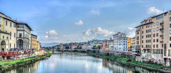Florence holiday apartments arno river