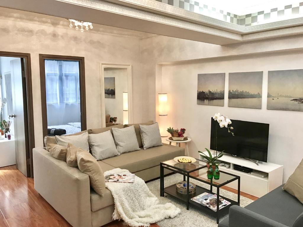 3 Bedrooms 6