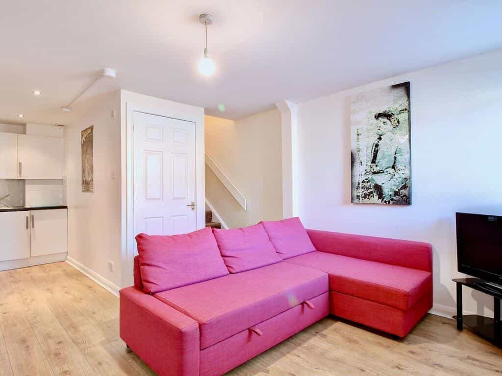 Alluring Apartment in Paisley near Barshaw Park 