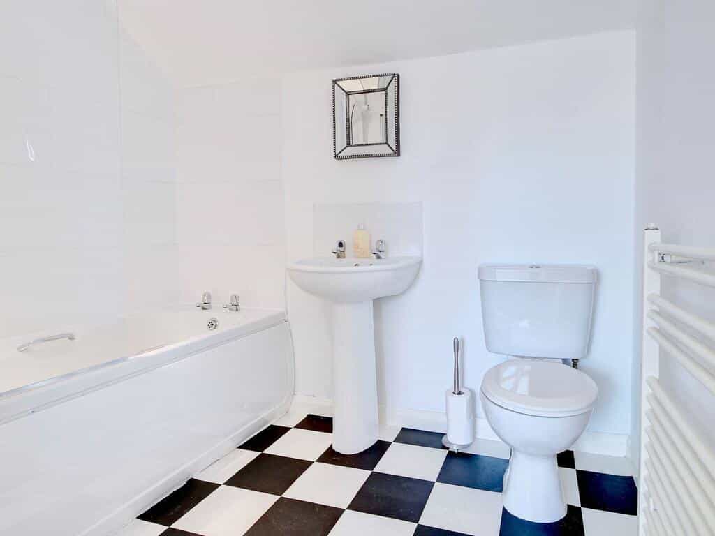 Alluring Apartment 5