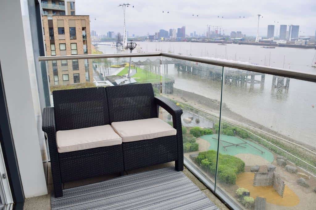 3 Bedroom Dual-Aspect Flat With River Views