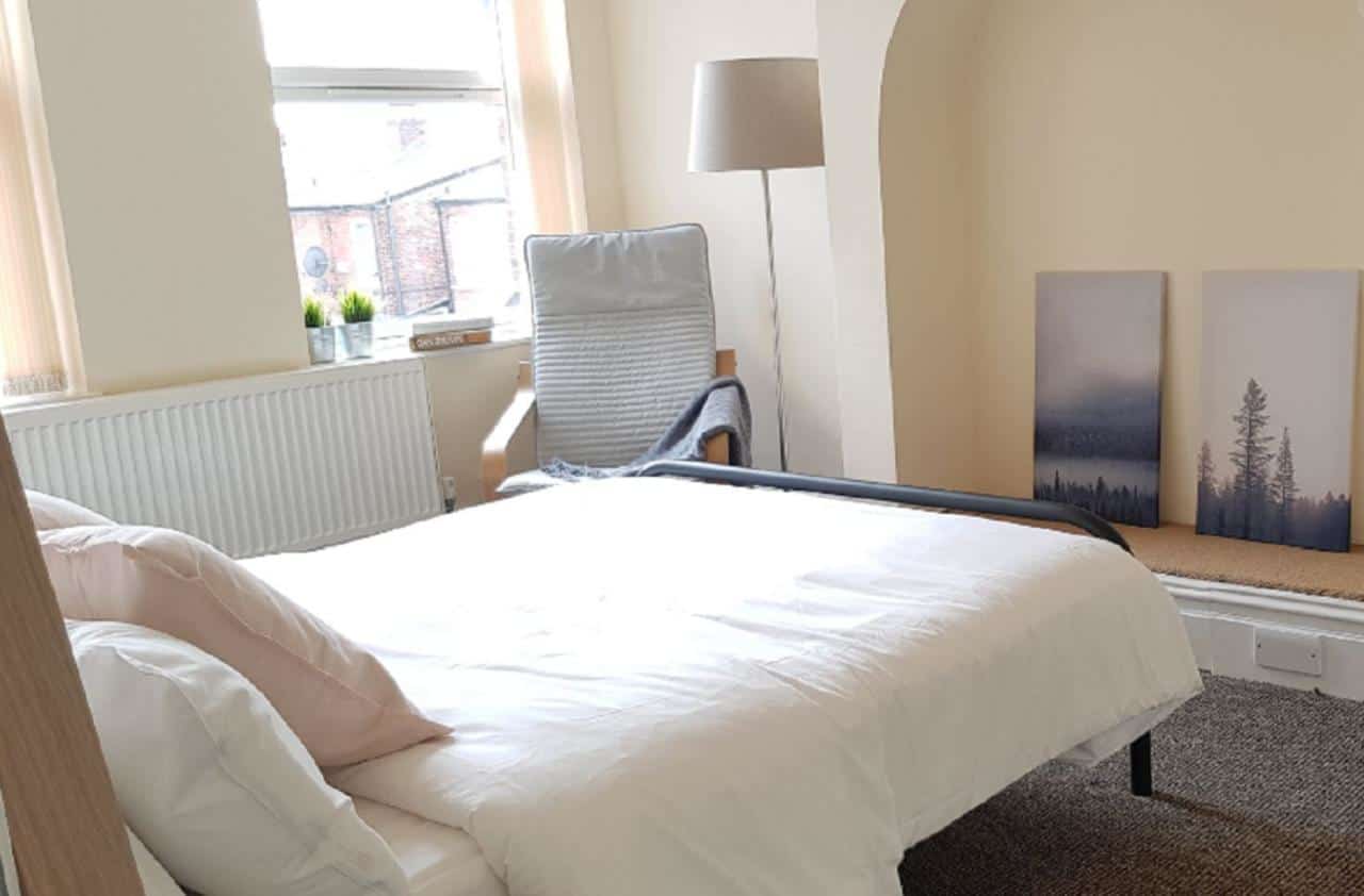 Beautiful 4 bedroom Victorian Apartment Sleeps 7 STOCKPORT