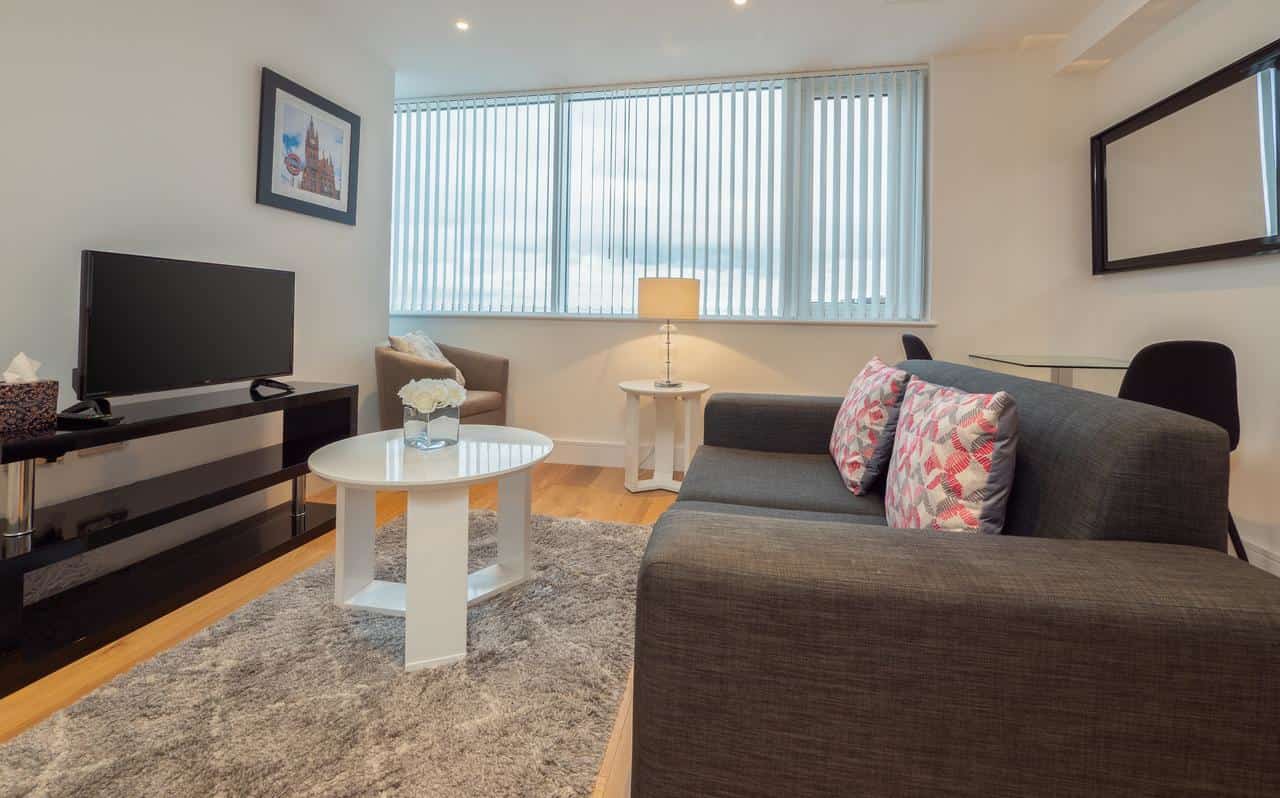 Studio on High Street Slough near Heathrow/Windsor/Legoland