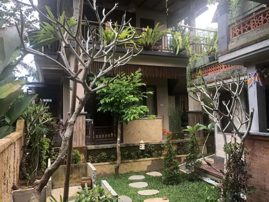 Suk’s House 2-live locally in family compound Ubud