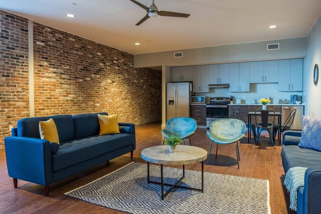 Downtown Louisville Apts with Wifi by Frontdesk