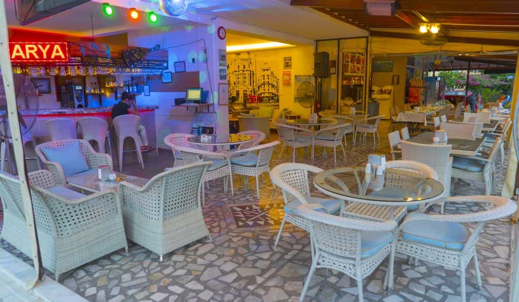 Arya Hotel 4