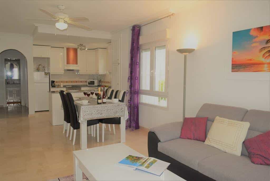 Beautiful 2-Bed Apartment in Villamartin