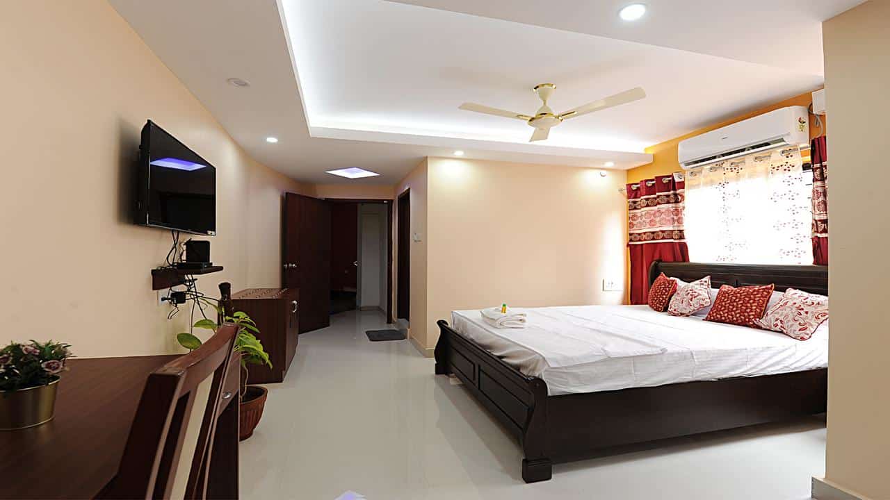 Spacious bedroom in a studio apartment, Bangalore