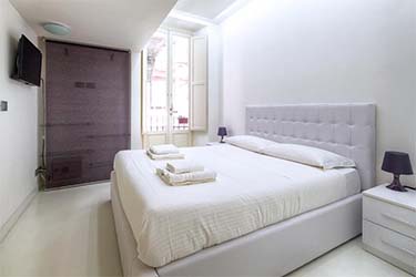 White Bedroom at Bcs Holiday apartment in Rome