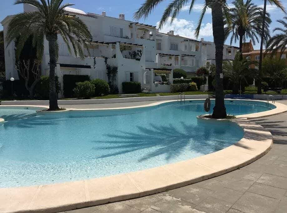 2 bedroom, Sea Front Complex w Pool and private garden