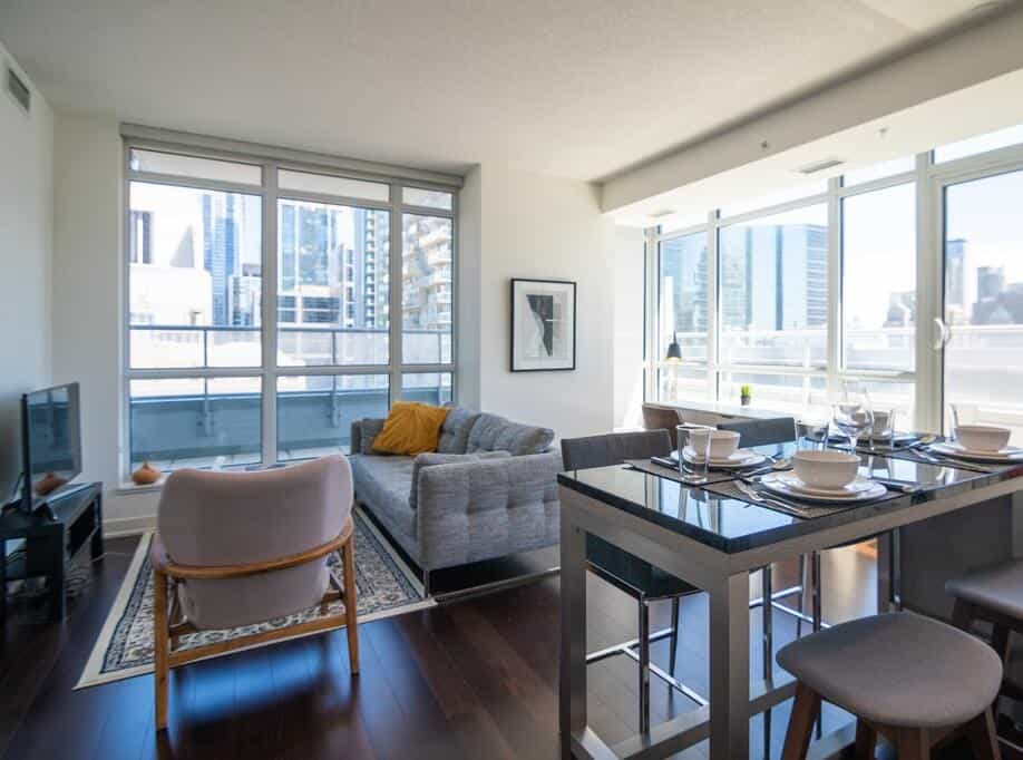 Upscale Condo In The Heart Of Downtown Toronto