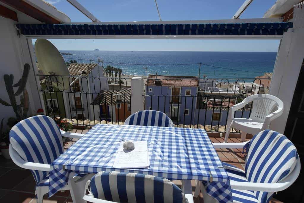 CST, Apartment in the historical wall of the old town of Villajoyosa