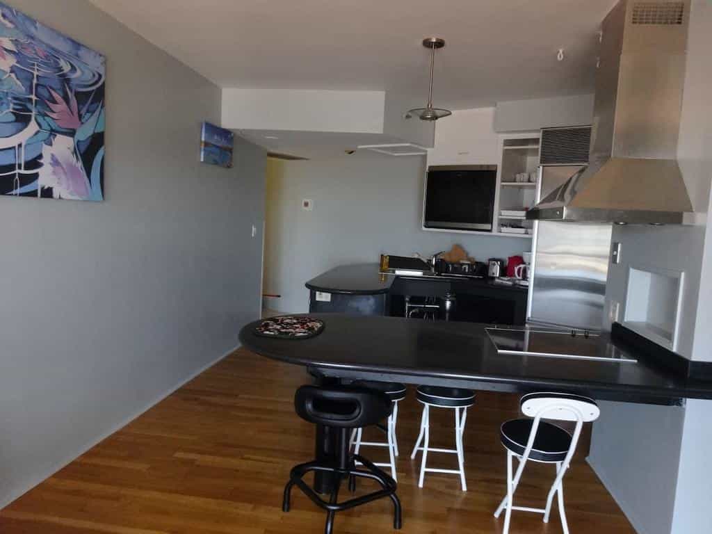 Downtown 2br+den 4