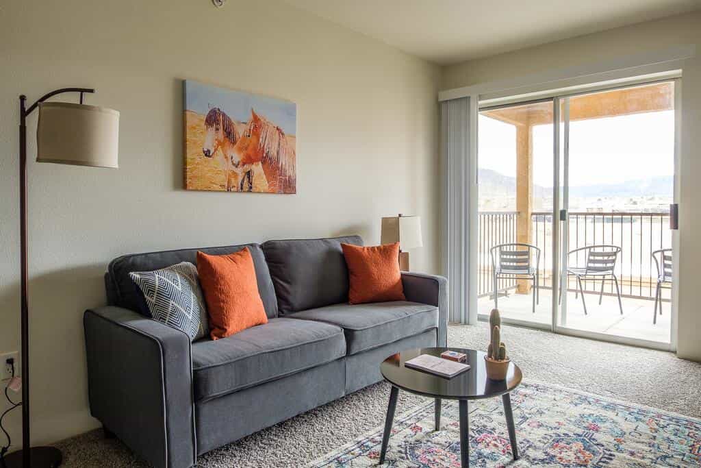 Eastside 1 & 2 BR Apts with balcony by Frontdesk 