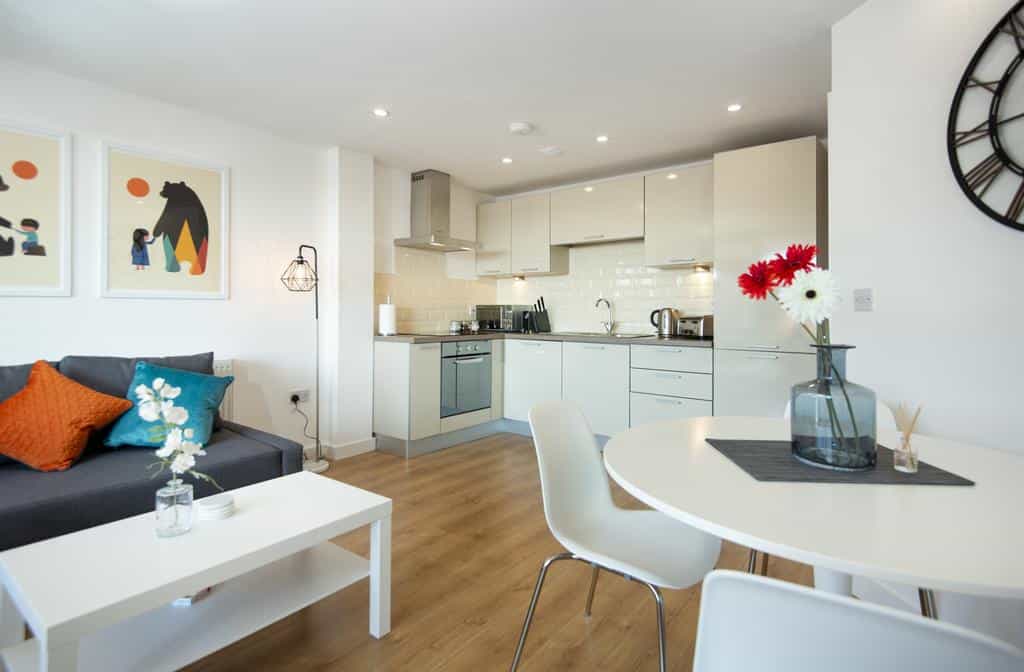 Elm View - 2 Bed 2 Bath Apartment with Parking in Central Southsea