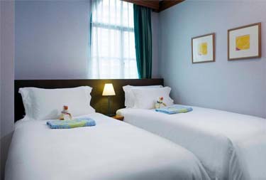Twin beds at Fraser Place Robertson, Robertson Quay, Singapore