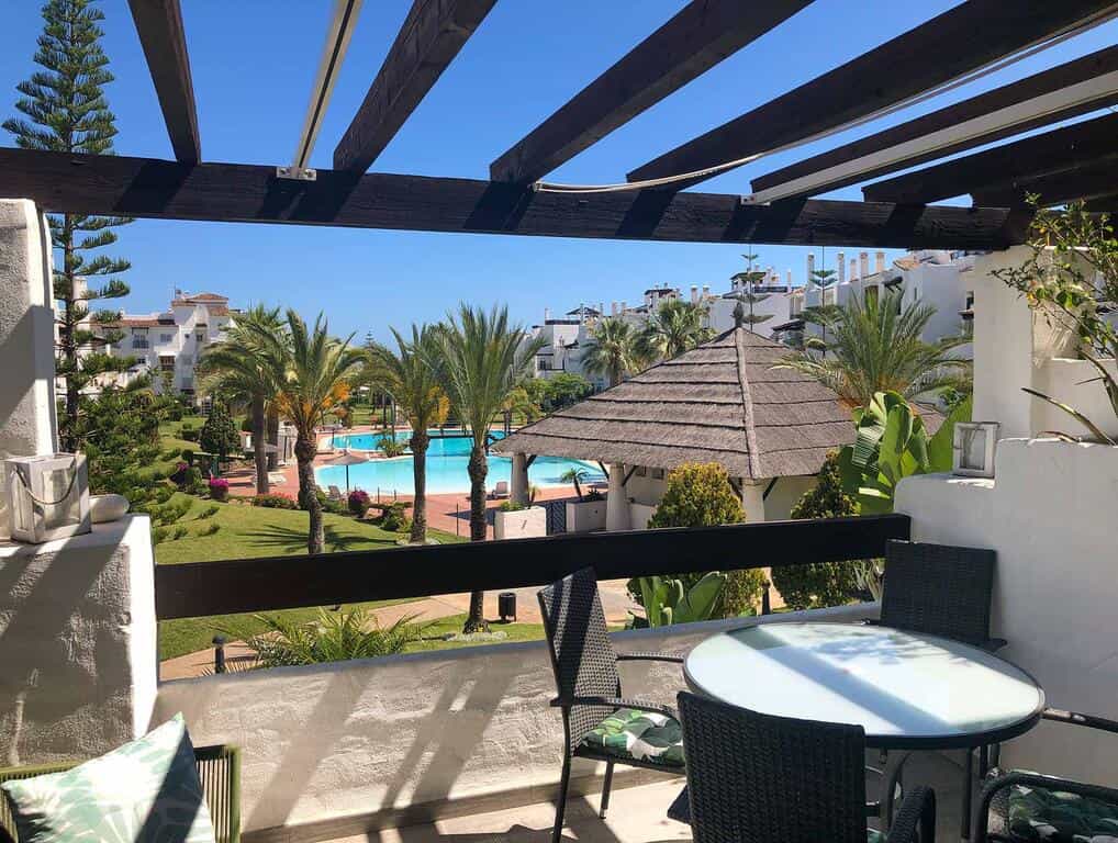 37 - Beach front apartment with pool views in Las Adeflas