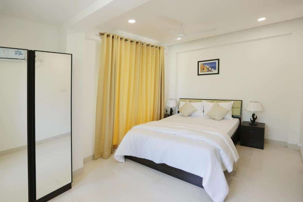 Spacious bedroom at Ocean Breeze Hospitality in Anjuna