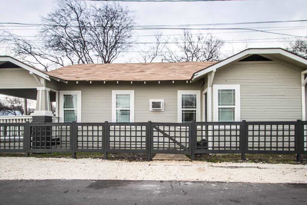 Hackberry St #A Renovated 2BR/2BA Near Downtown