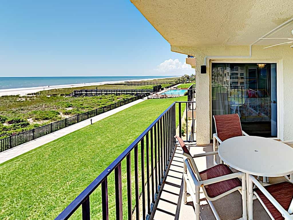 New Listing! Oceanfront Condo - Walk To Beach Condo