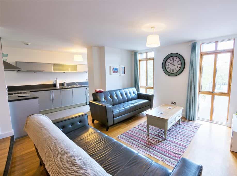 City Centre living, Large 2 bedroom apartment