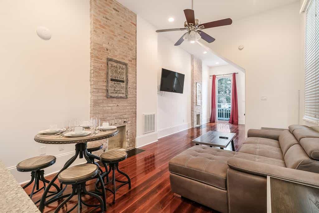 Luxury 2BR on Carondelet by Hosteeva 