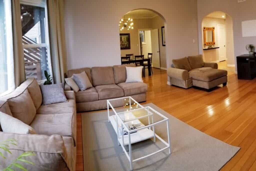 Modern Chic 3bd 2ba flat patio Continental Breakfast inc We disinfect No parties please