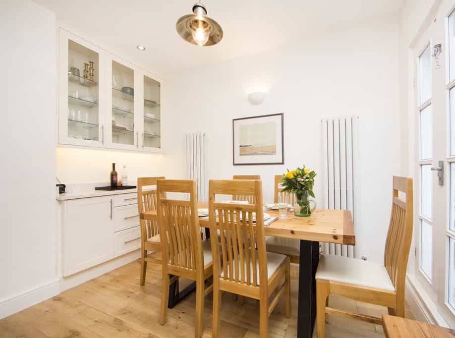 Popular and charismatic apartment a short walk to The Thames
