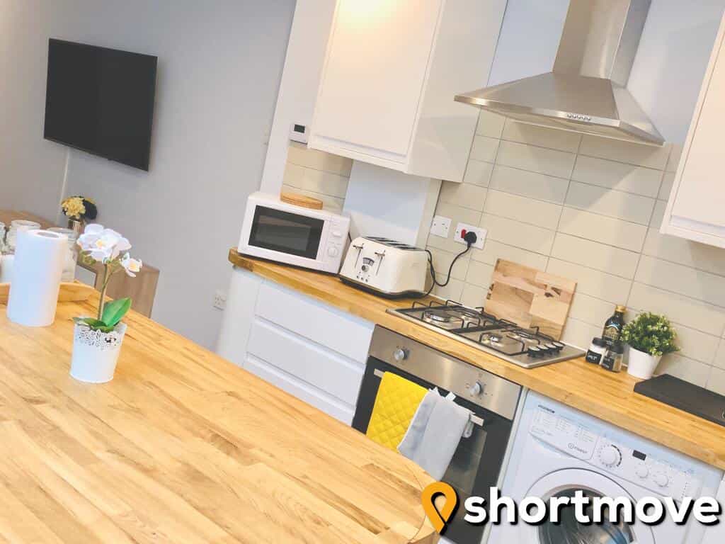 Shortmove Sleeps 5