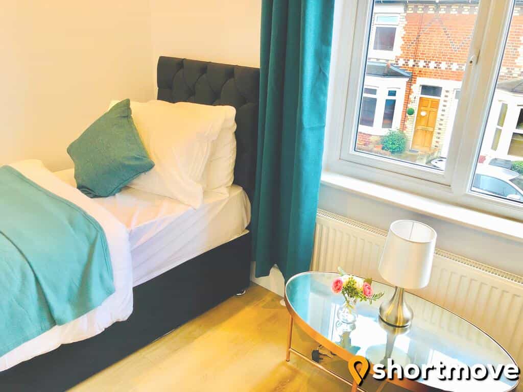 Shortmove Sleeps 4