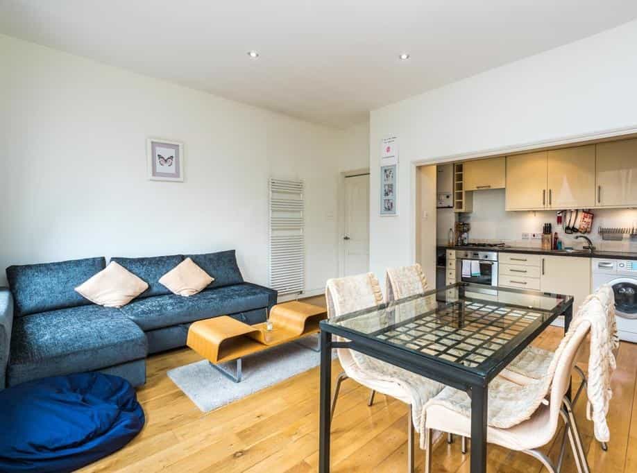 Sleek 2BD Flat Super Central to London Town!