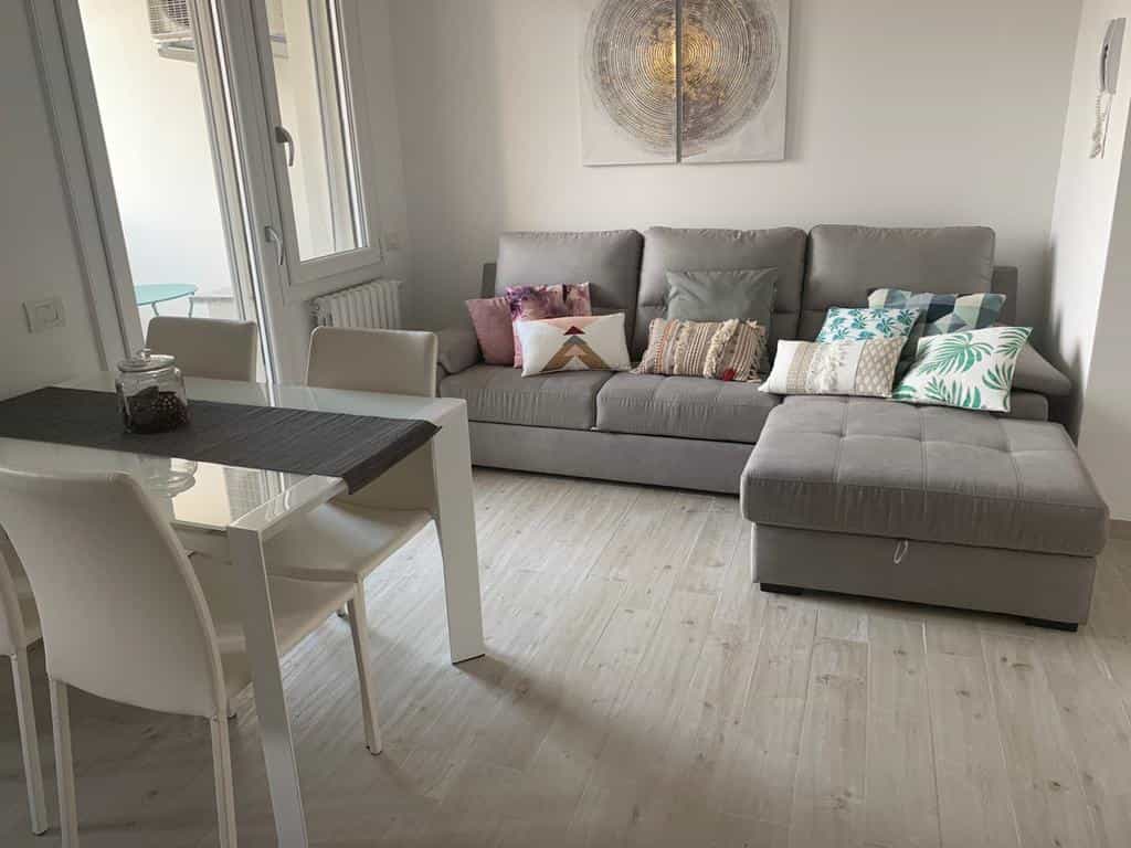 Stylish 4 bedrooms Apartment in Porta Genova, Naviglio grande