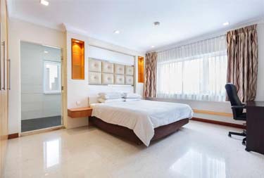 Spacious Bedroom at The Center of Singapore