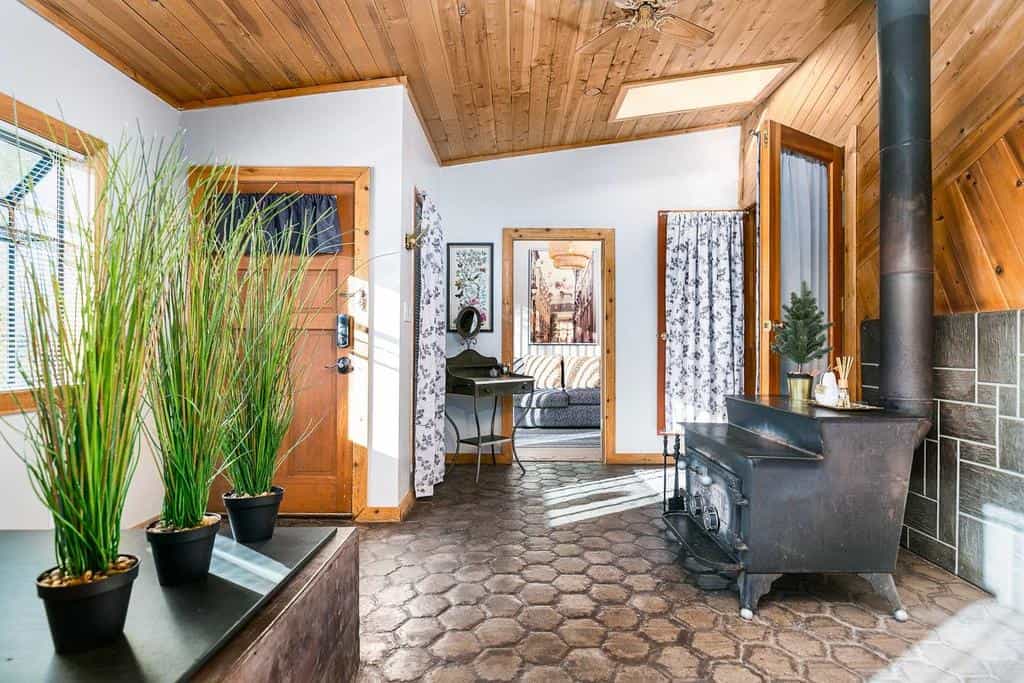 Urban Cabin 5