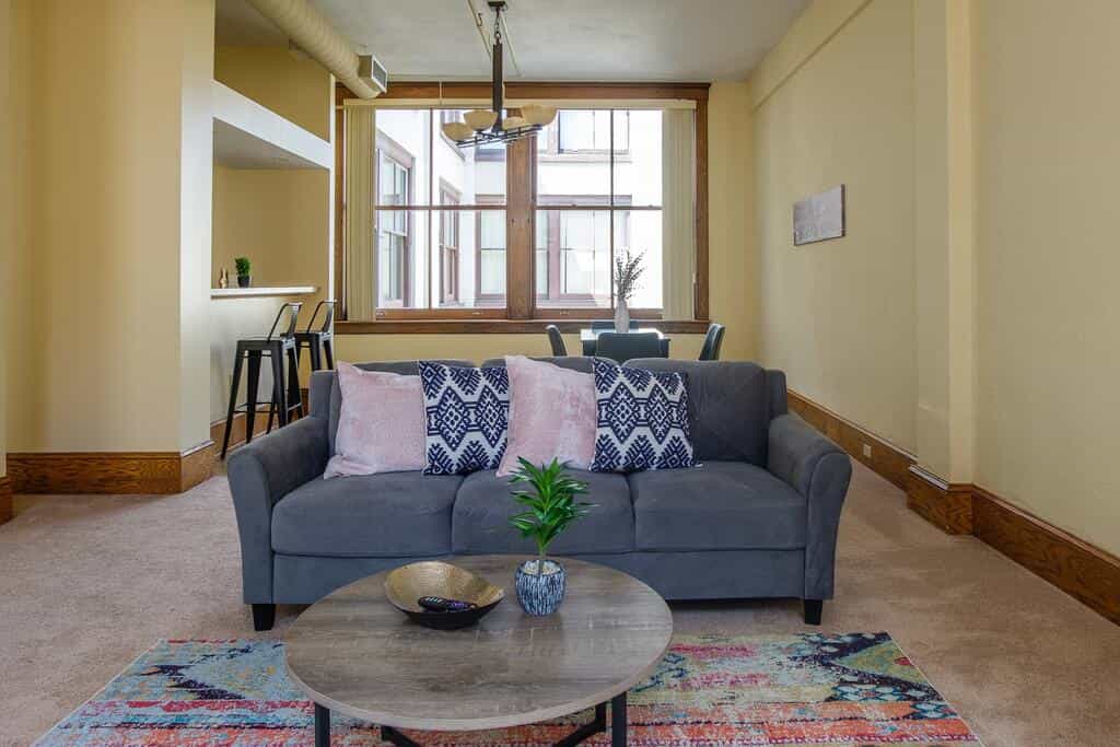 2BR Apt Walkable to Downtown by Frontdesk