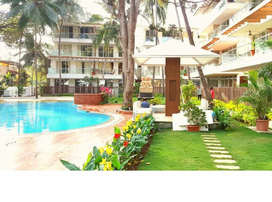 Swimming Pool and garden at Wave Calangute
